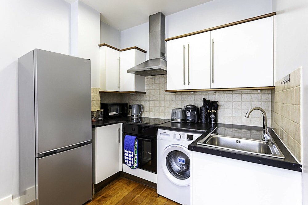 Фото Refurbished St. johns Hill Apartment