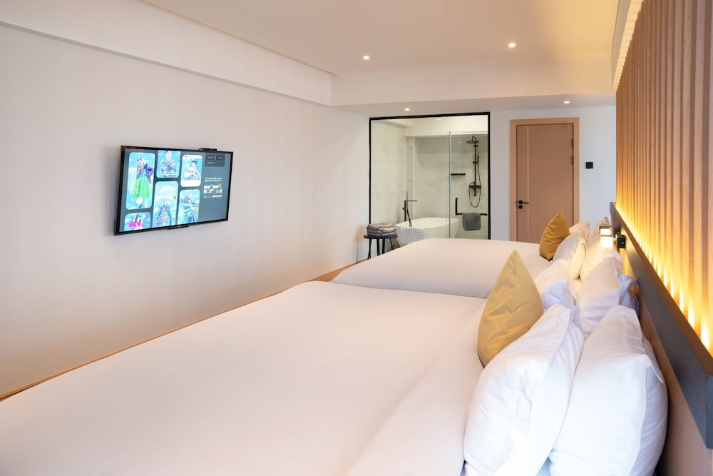 Фото Millennium Plaza Hotel