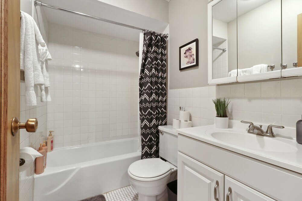 Фото Fully Furnished Studio Apt in Lakeview