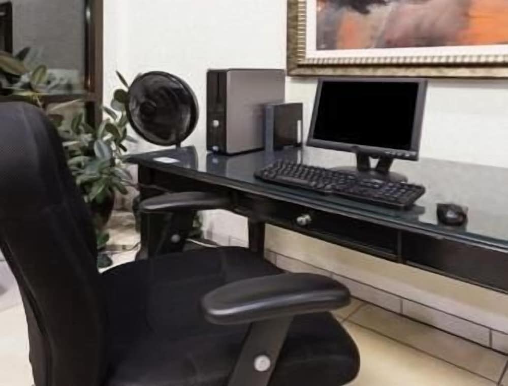 Фото Ramada by Wyndham Bettendorf