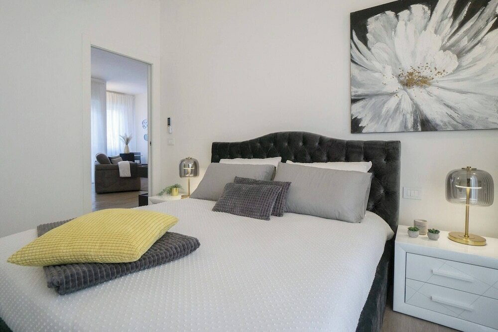 Фото Charming and Modern Three-bedroom Apartment in the Heart of the City of Asti