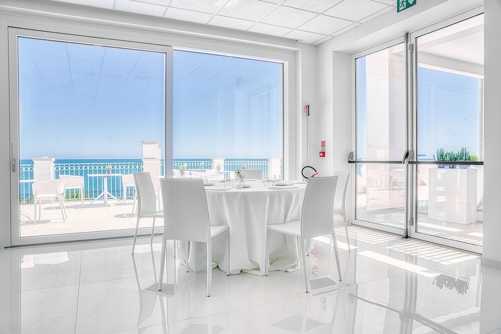 Фото Supporter Deluxe Hotel