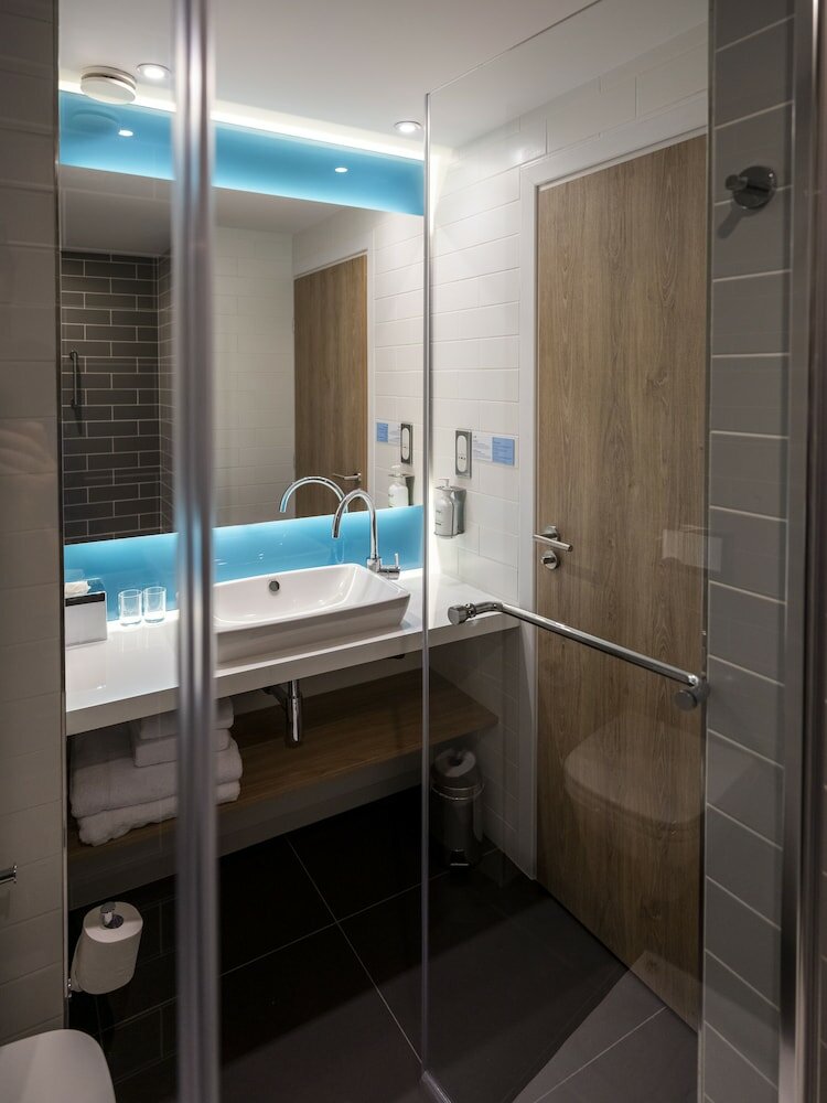 Фото Holiday Inn Express Nice - Grand Arenas, an Ihg Hotel