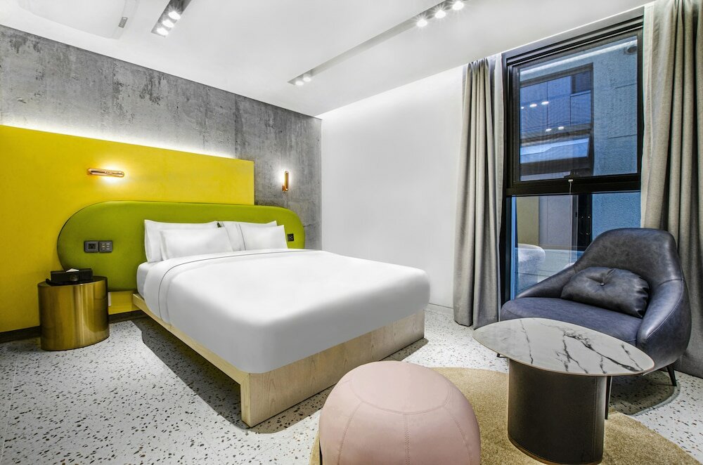 Фото Hotel The Castle 2