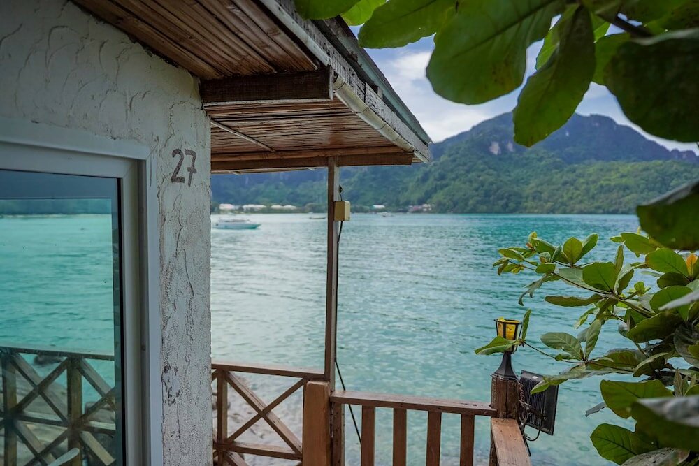 Фото Phi Phi Cozy Seafront Resort