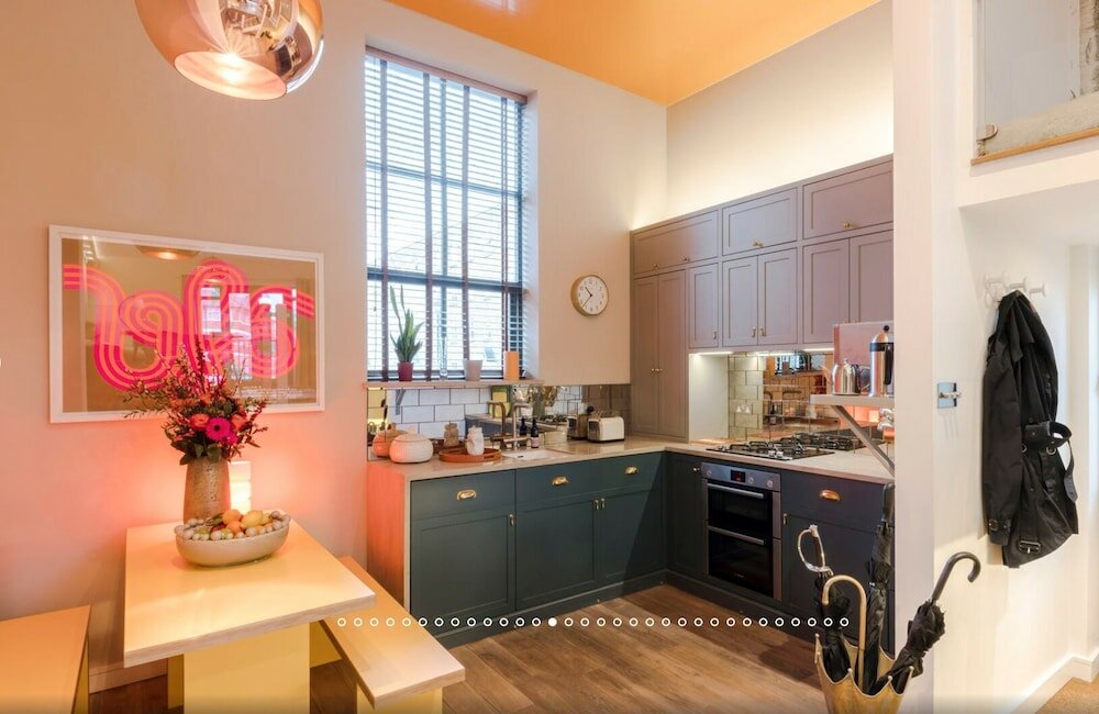 Фото Neon Dream Playfull 2 bedroom