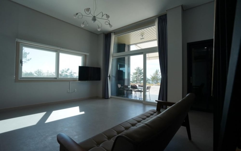 Фото Yeosu Beach Castle Pension