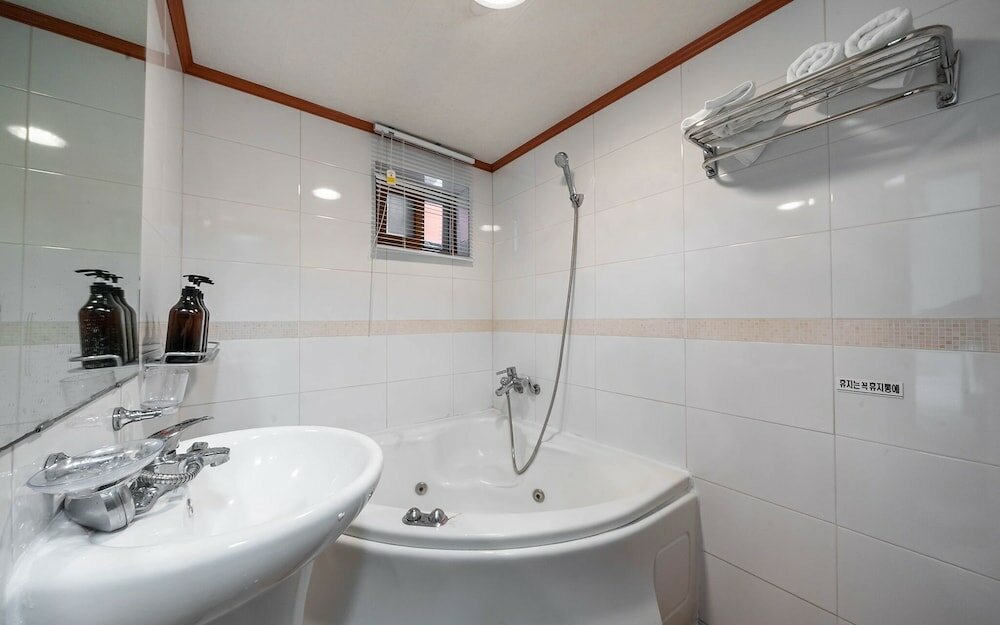 Фото Yeongdeungpo Must Stay Seonyudo