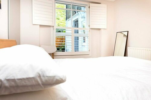 Гостиница Beautifully Styled, Modern Apartment With Garden
