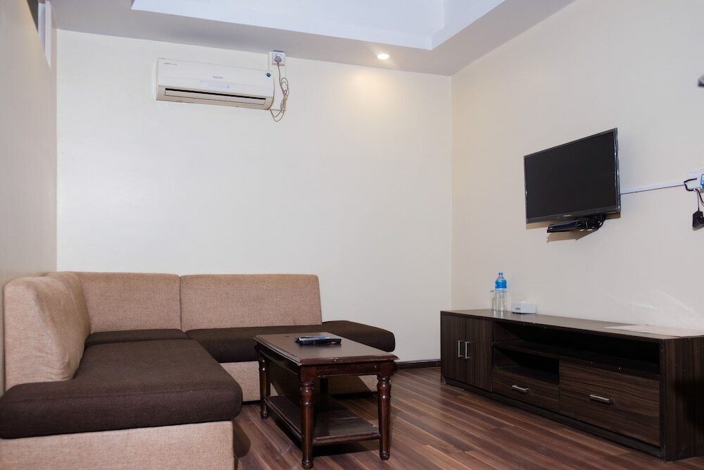 Фото Forbes Hotel and Apartment