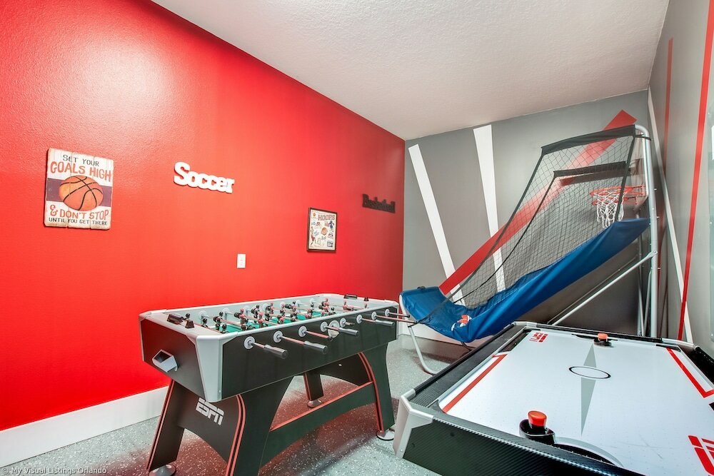 Фото Spectacular 6 Bedroom 5 Bathroom House