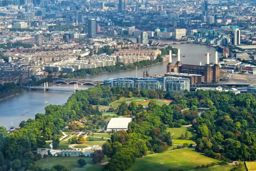 Фото Bright & Spacious Battersea Flat