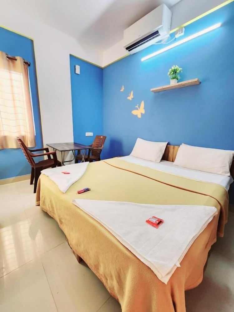 Фото Urban Sqaur Stay