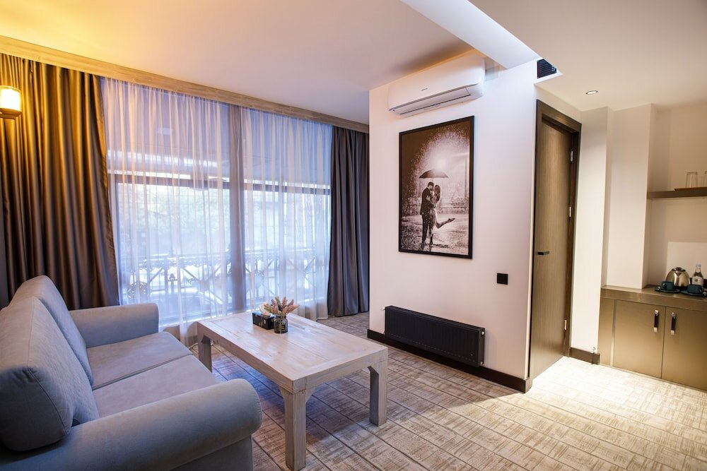 Фото The Phoenix Boutique Hotel