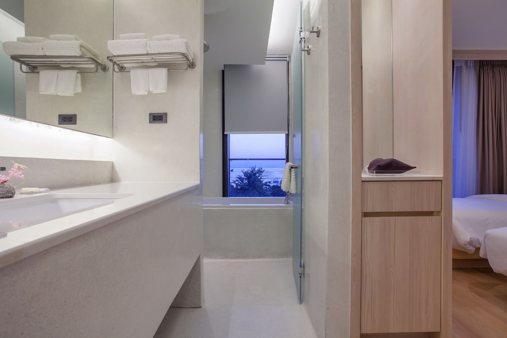 Фото Balcony Seaside Sriracha Hotel & Serviced Apartments