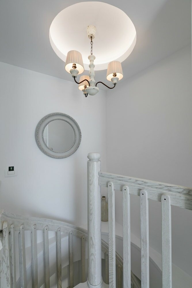 Фото White Pearls Luxury Suites - Adults Only