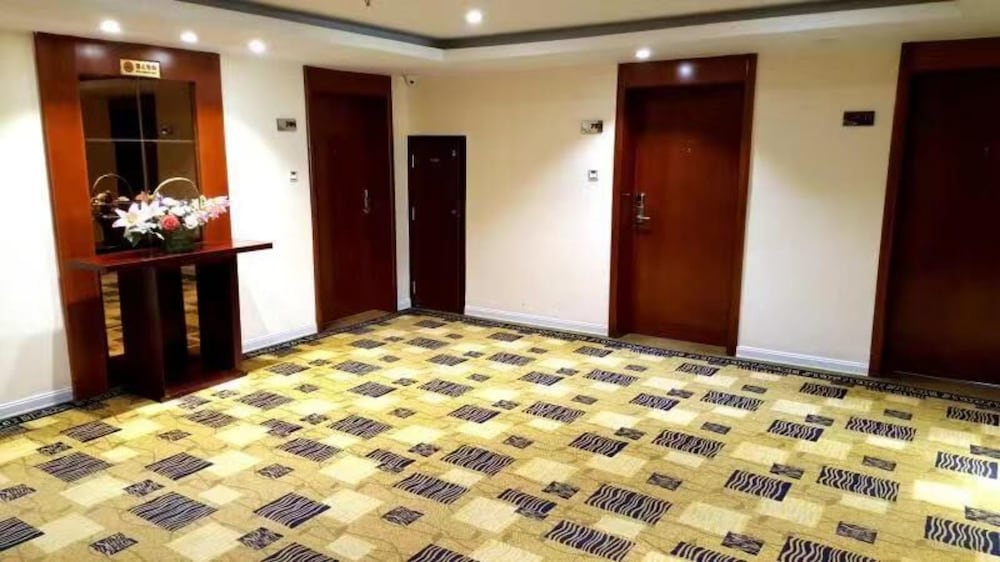 Фото Dongfang Hotel