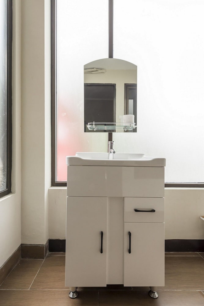 Фото RedDoorz near Grand City Mall 2