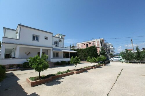 Гостиница Villa Shehu в Ксамиле