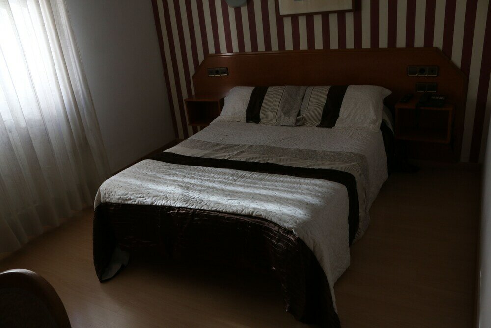 Фото Hostal Cataluña