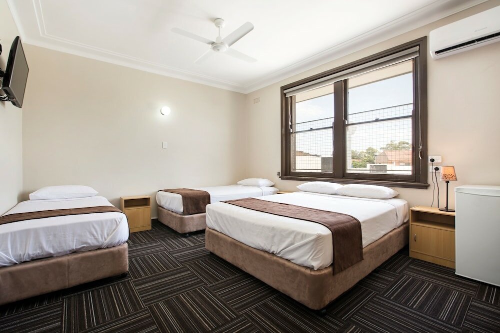 Фото Toongabbie Hotel