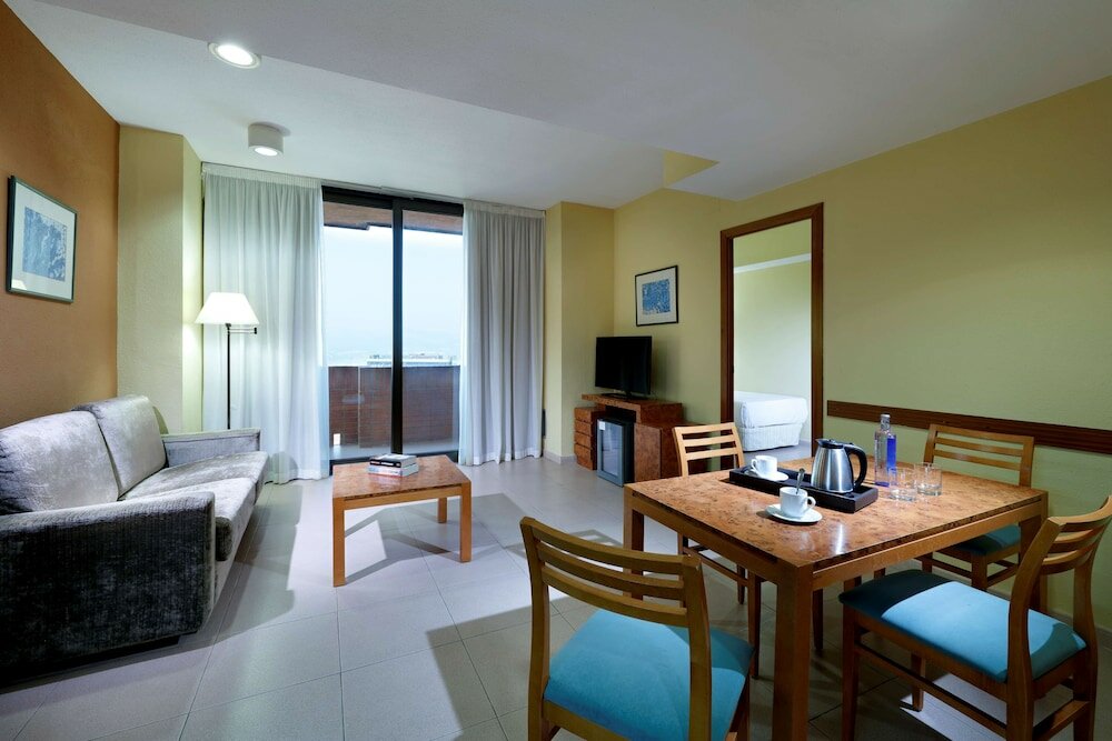 Фото Apartamentos Hesperia Barcelona Sant Joan