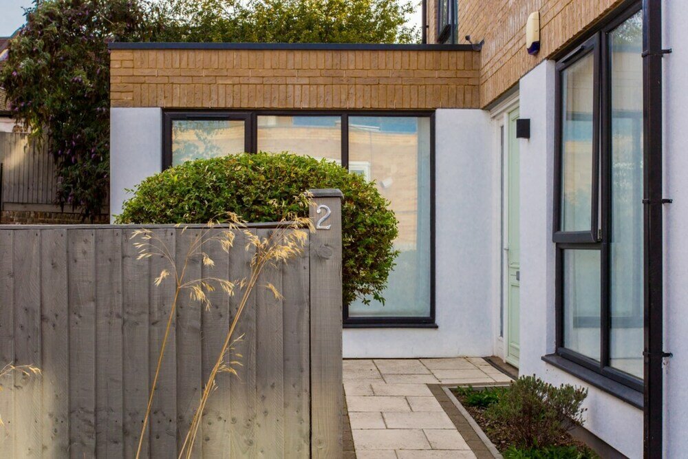 Фото Cosy 2 Bedroom House Near Greenwich
