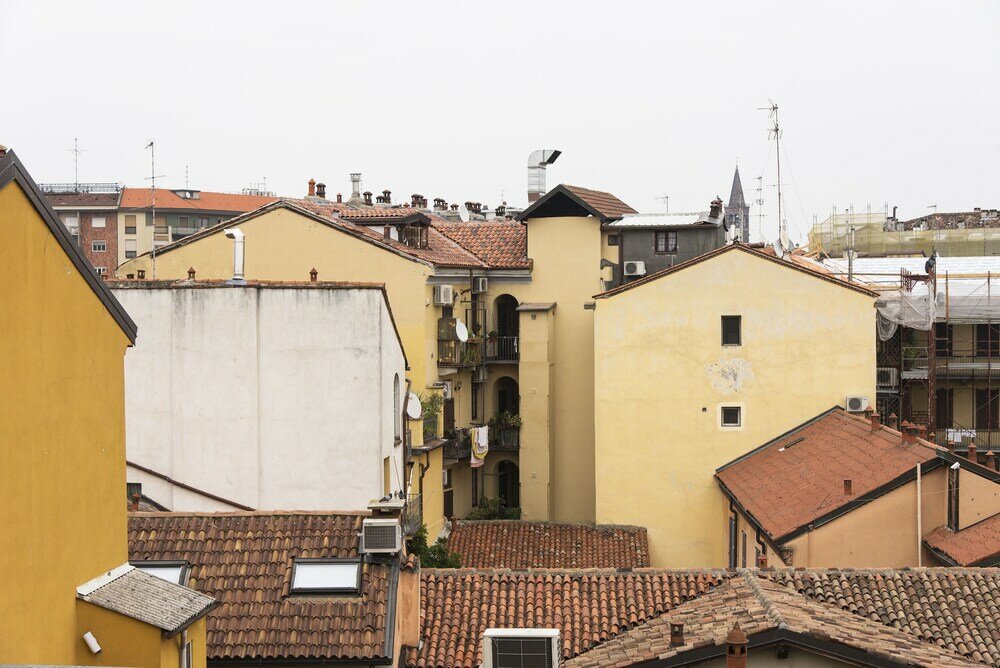 Фото Typical Apartment on River Naviglio Darsena