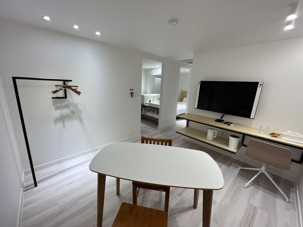 Фото World House