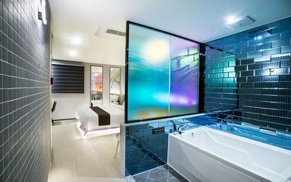 Фото Design Hotel 2ne1 Jukdo Market Pohang