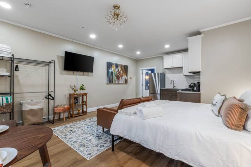 Фото Immersive Suite with Pool & Hot Tub