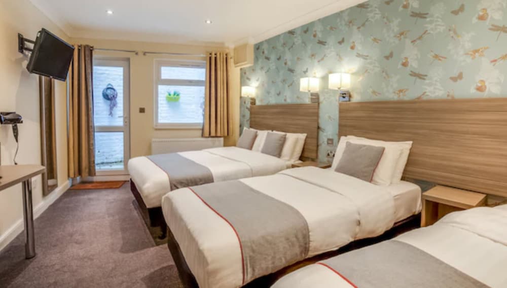 Фото Oyo Bakers Hotel London Victoria