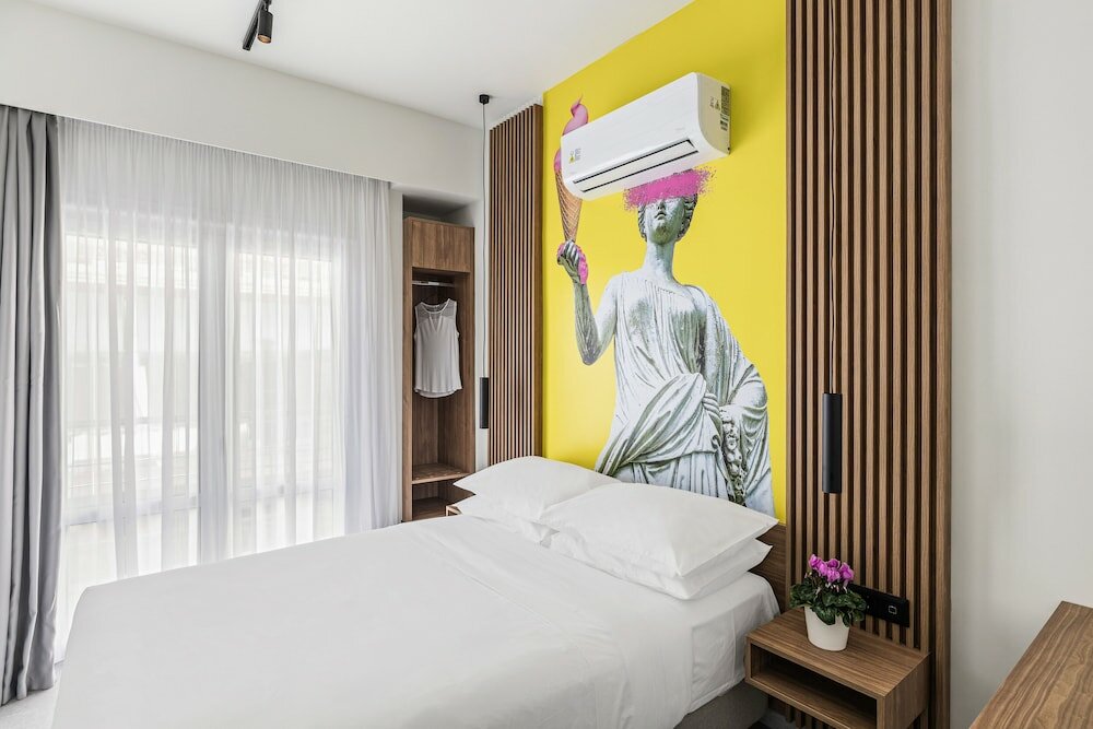 Фото The Q Hotel