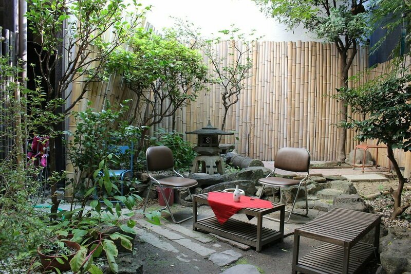 Гостиница Gomaharu guest house - Hostel в Осаке
