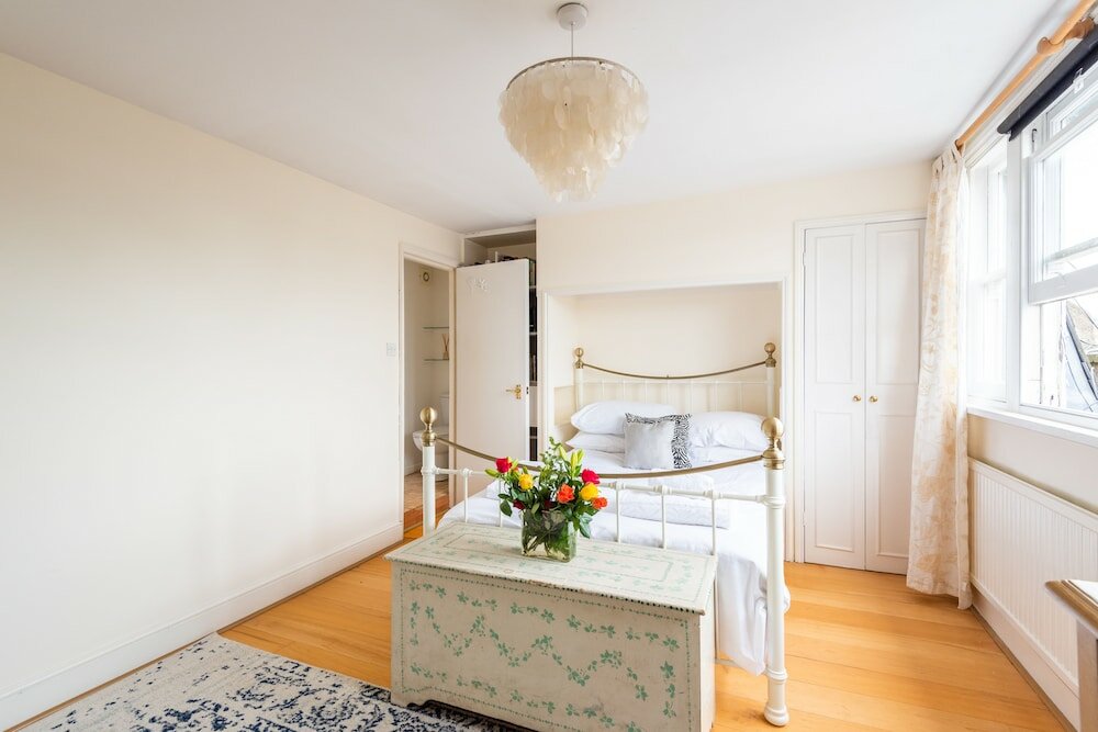 Фото Panoramic Family Home in Maida Vale