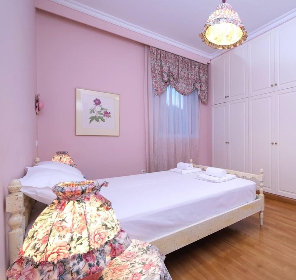 Фото Sublime Luxurious homm Villa in Paiania