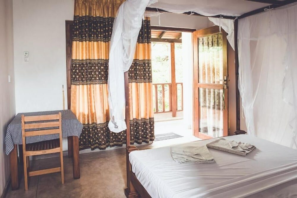 Фото Rupa's Hotel Arugambay