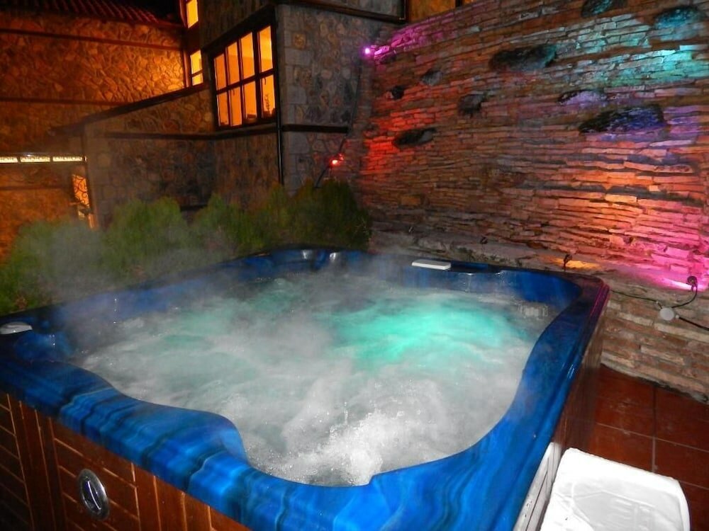 Фото Hotel Kaimak Inn