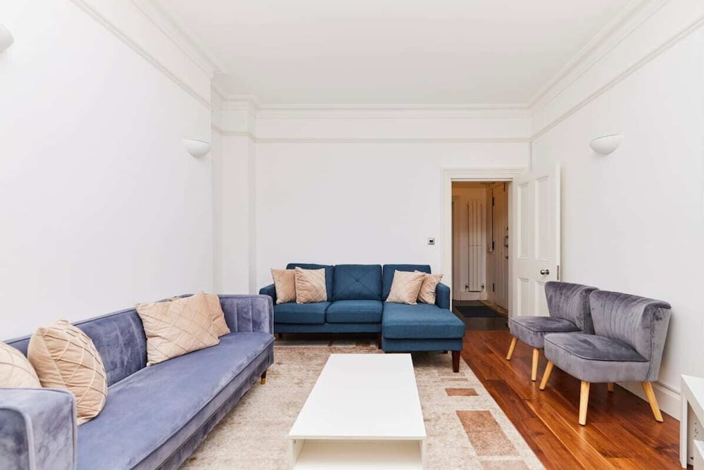 Фото The Woolwich Retreat - Enticing 5bdr House With Parking