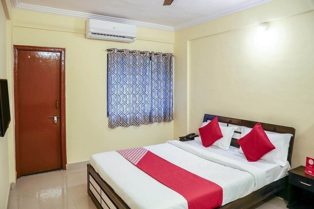 Фото Oyo Flagship 18270 Eon Studio Apartments