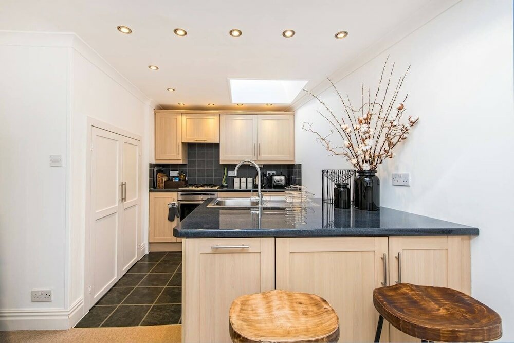Фото Beautiful 2-bed Flat, Notting Hill