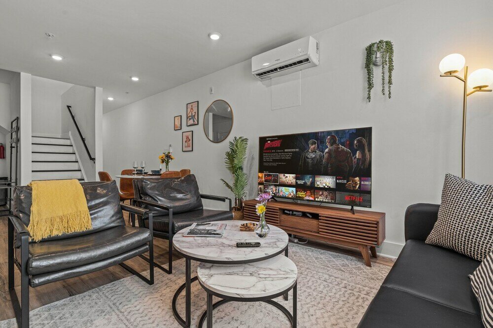 Фото Luxurious Modern Apt Near Art Museum