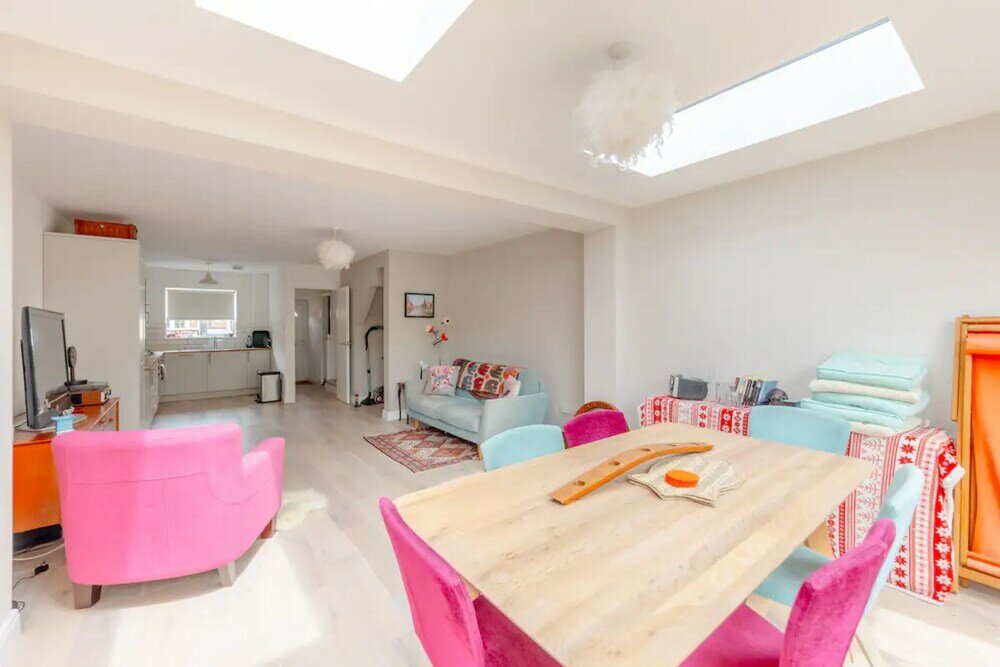 Фото Bright and Inviting 2bd House - Bethnal Green