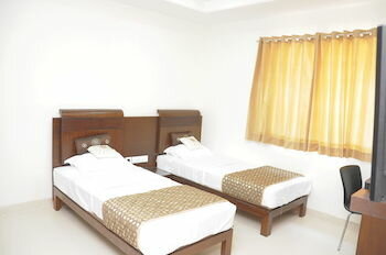 Фото The Sanctum Suites