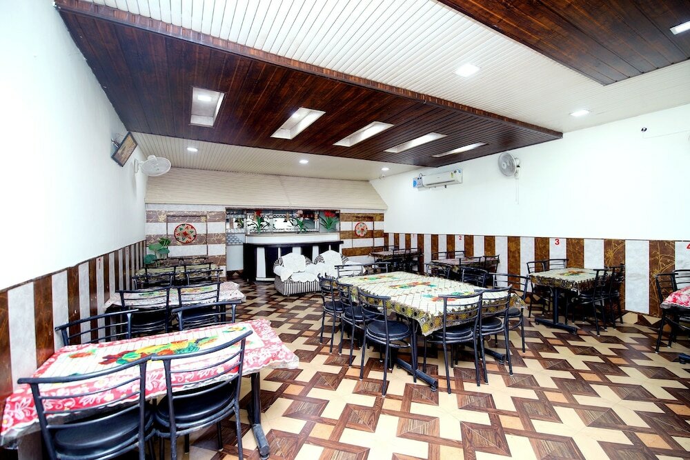 Фото Spot On 42785 Mr Shawarma Family Restaurant & Hotel