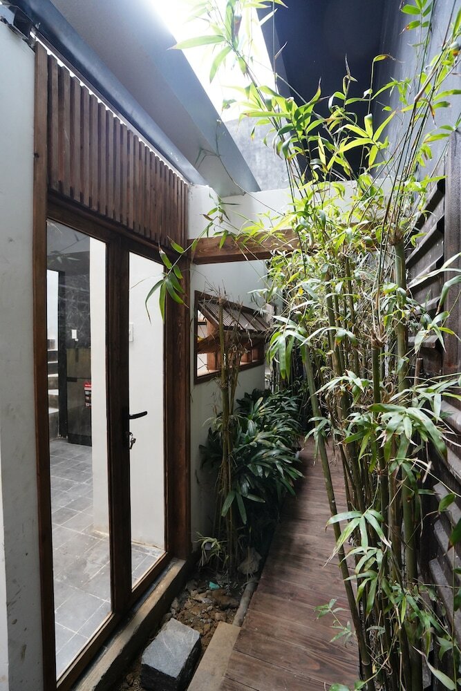 Фото The Secret Garden - Hostel