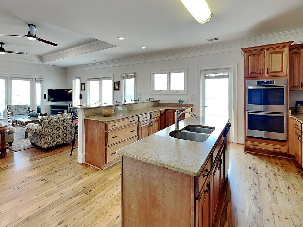 Фото 5 Oclock Somewhere