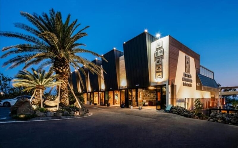 Гостиница Seogwipo Black Land Lace SPA Pension