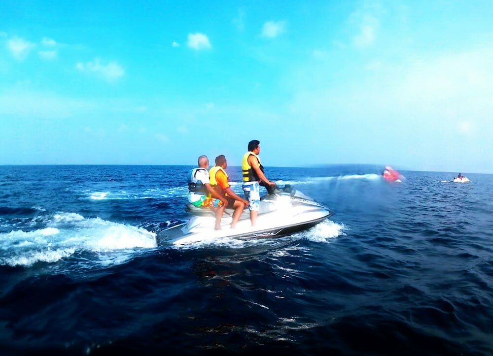 Фото Adroit Beach Inn