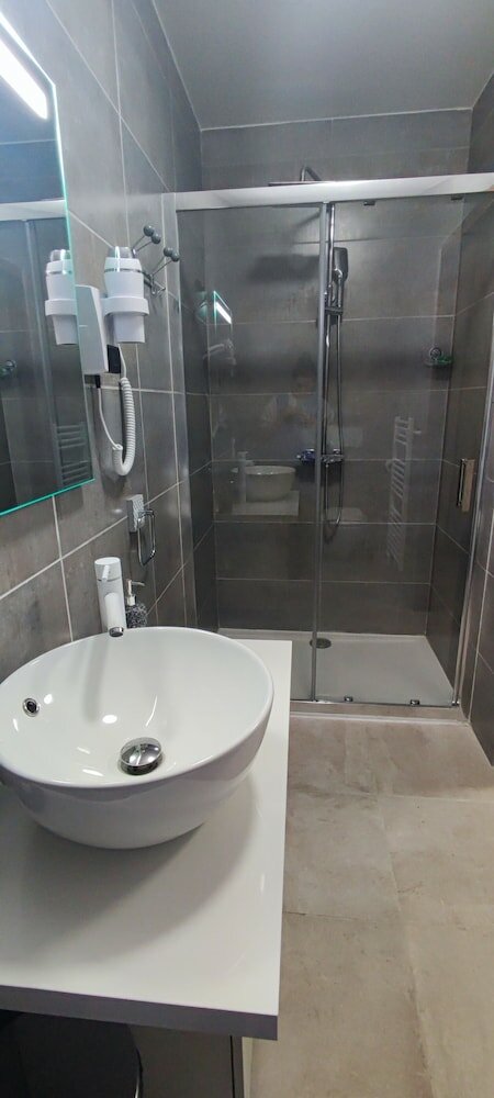 Фото Square Hôtel - Nimes